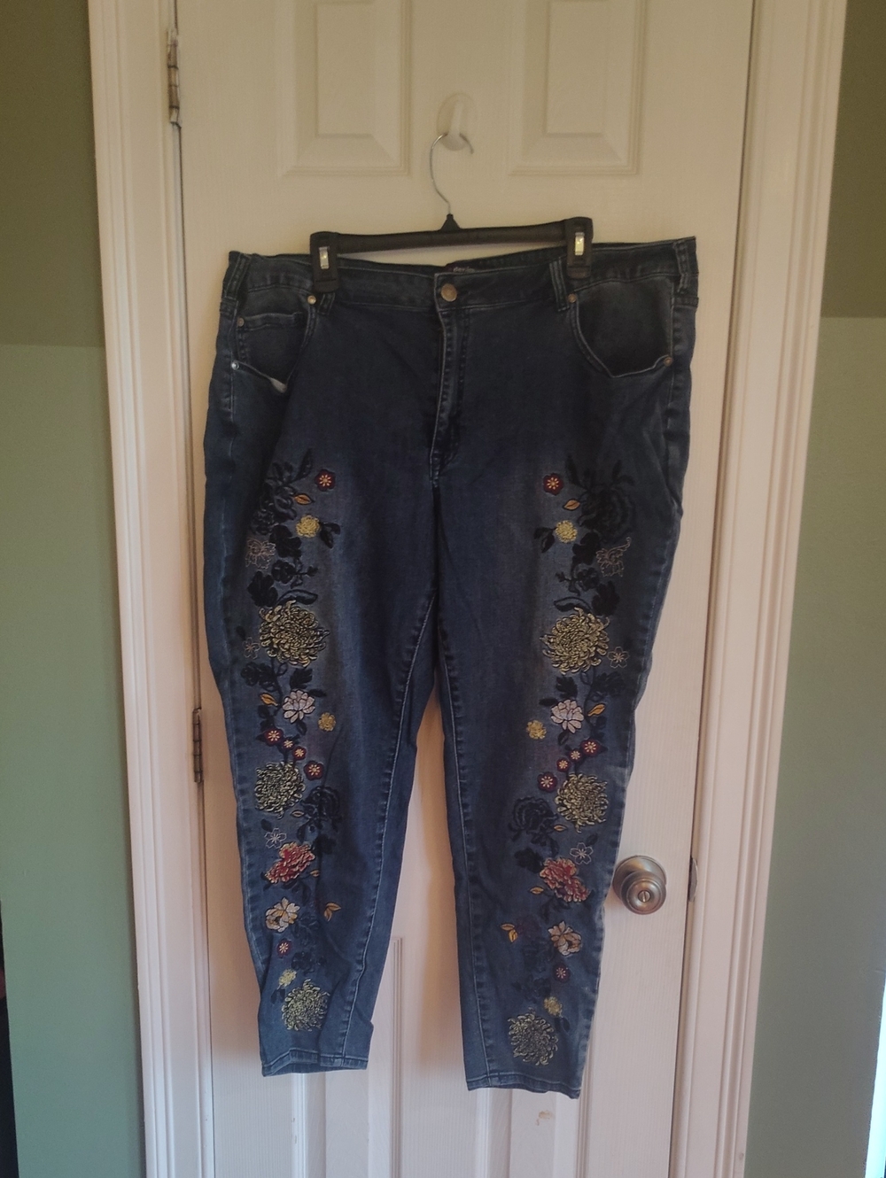Denim 24/7 Dark Blue Embroidered Capris